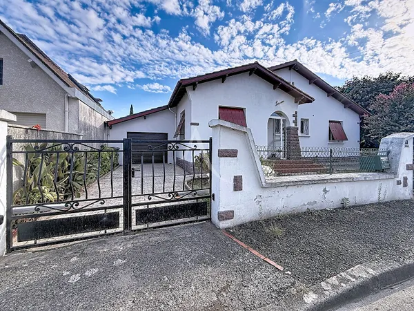 PAU Maison 3 chambres rénovée avec garage / Secteur Hippodrome