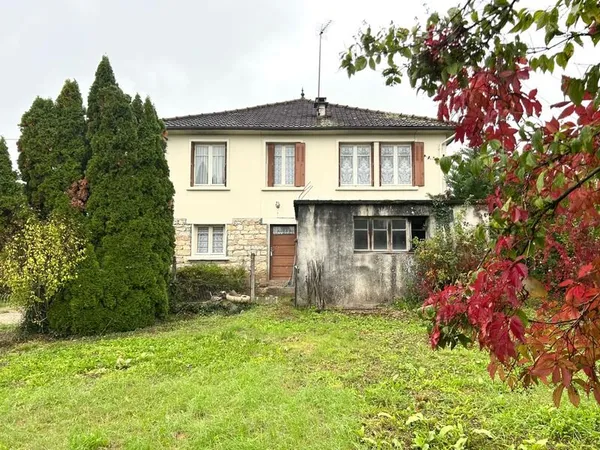 Maison de 111 m² avec 4 chambres, jardin clos, à pied du centre de Meyssac, en Corrèze