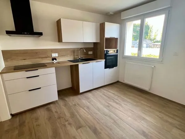 Maison rénovée 85 m² - 3 chambres, jardin, terrasse et garage - Guénin