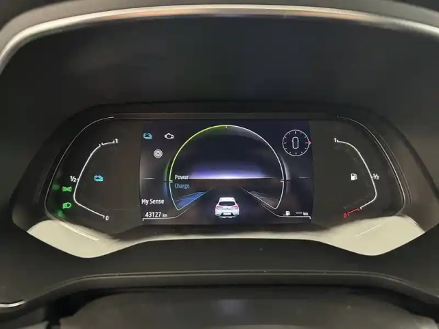 Renault Captur e-tech 145 - 21 — photo 16