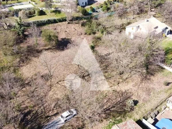 Terrain 1980 m²