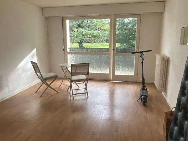 Location studio 32m2 vue jardin