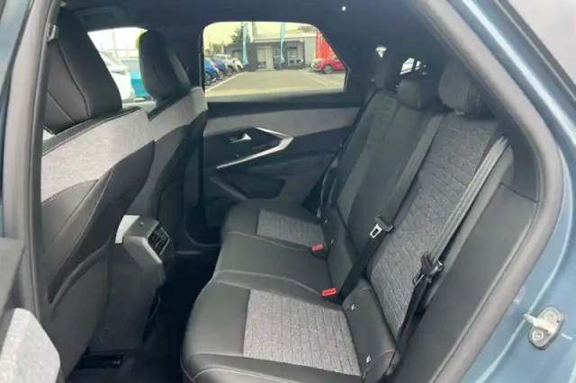 Peugeot 3008 plug-in hybrid 195 e-dcs7 — photo 11