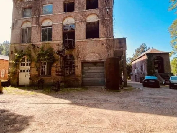 Grand domaine avec usine et habitations - Rivière, nature, projets alternatifs