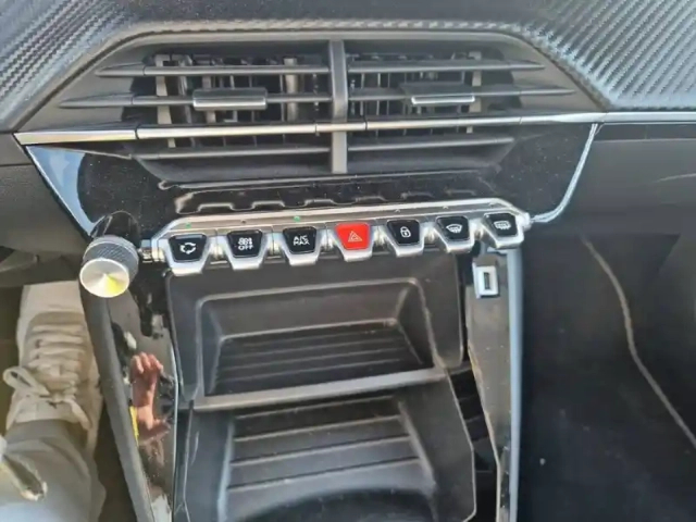 Peugeot 2008 puretech 100 s&amp;s bvm6 — photo 43