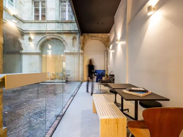 Bureau 179 m²