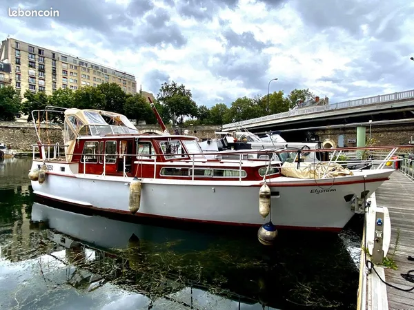 Joli Yacht habitable au coeur de Paris