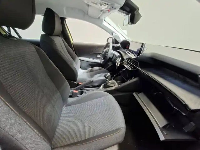 Peugeot 208 turbo 100 ch bvm6 — photo 17