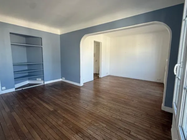 DERNIER ETAGE AVEC VUE DEGAGEE - F2 de 50m2
