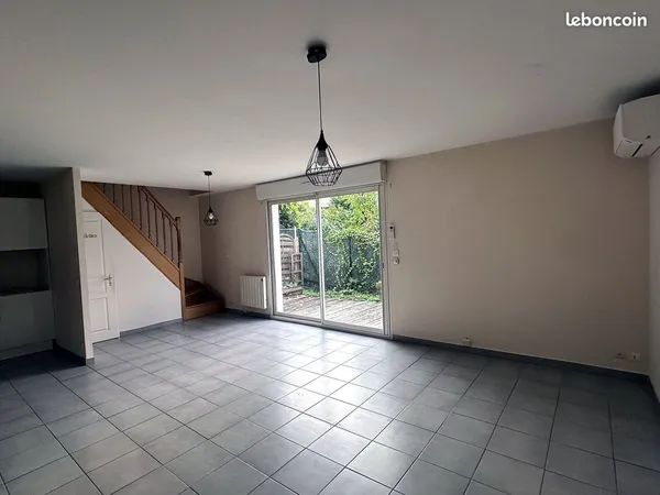 Ensemble de trois duplex avec terrasses et garages