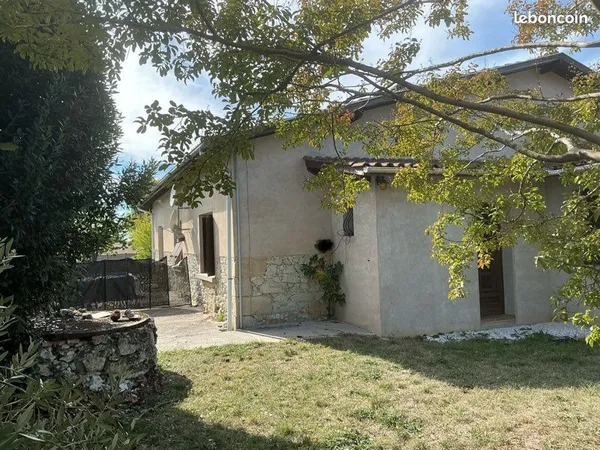Maison en pierre au calme