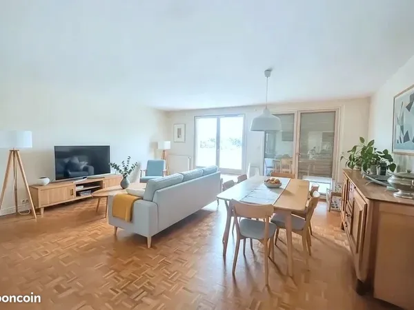 Caluire Vernay/ Bourg: T3 avec gros potentiel, balcon, calme, vue dégagée, belle copropriété