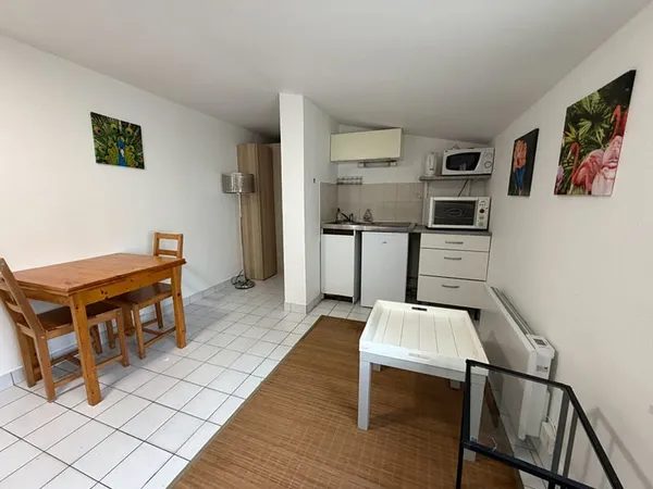 Studio meublé à louer à l'année aux Minimes à La Rochelle.