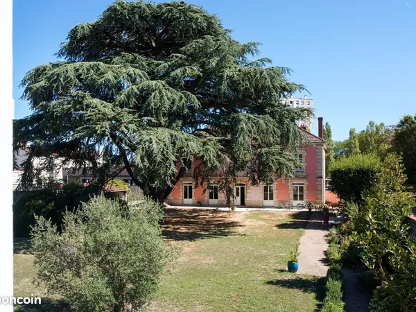 Maison 10 pièces 337 m²