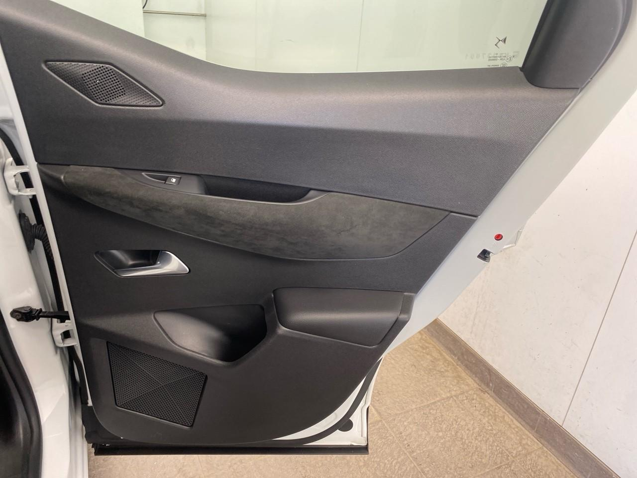 Ds Ds 3 crossback puretech 130 eat8 performance line — photo 25