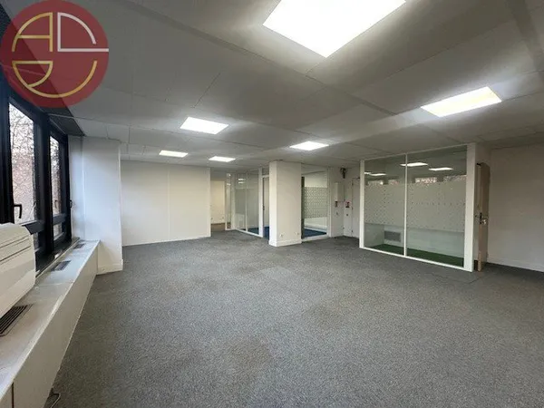 Bureau et espace de travail Location Toulouse  139m² 3011€
