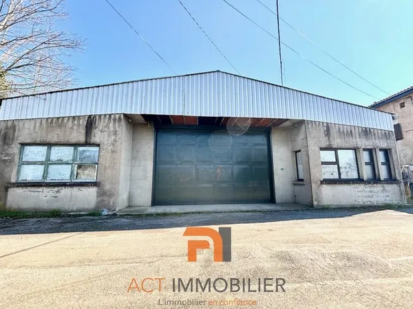 ST PIERRE LA PALUD ENTREPOT 350 M2