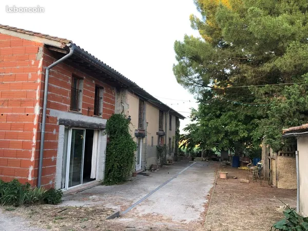 Grande maison à la campagne