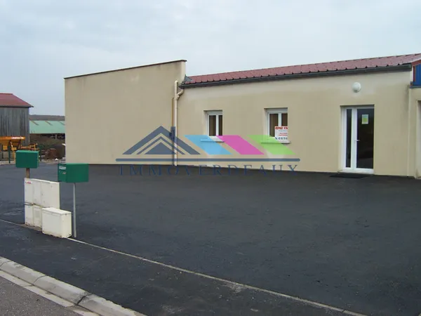 A LOUER - LOCAL COMMERCIAL/ARTISANAL - Zone industrielle/art