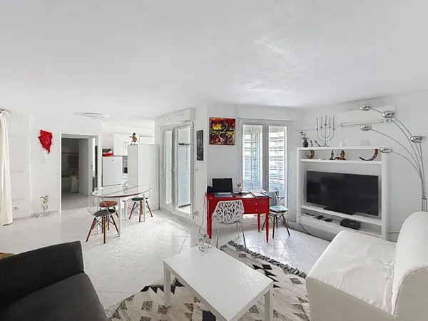 Charmant appartement 2 pièces avec garage à vendre à Toulon