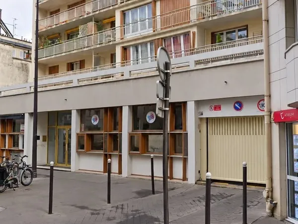 Box 75015 PARIS M° Commerce