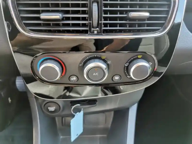 Renault Clio limited 0.9 tce 75 ch bvm5 — photo 19