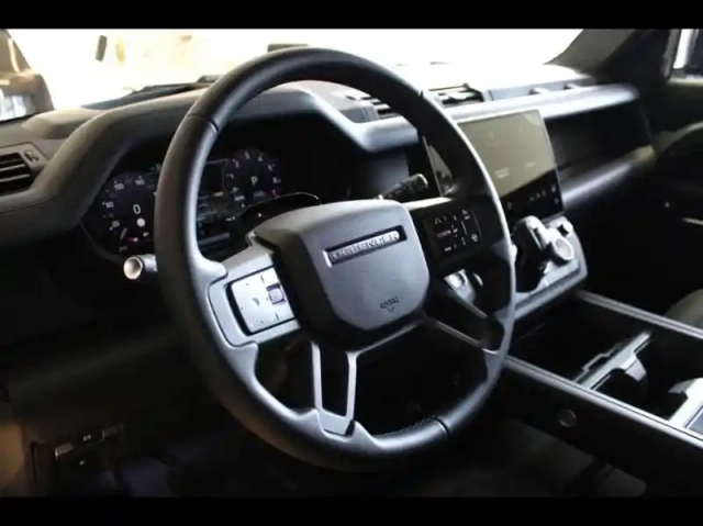 Land Rover Defender 110 2.0 p300e phev x-dynamic hse — photo 16