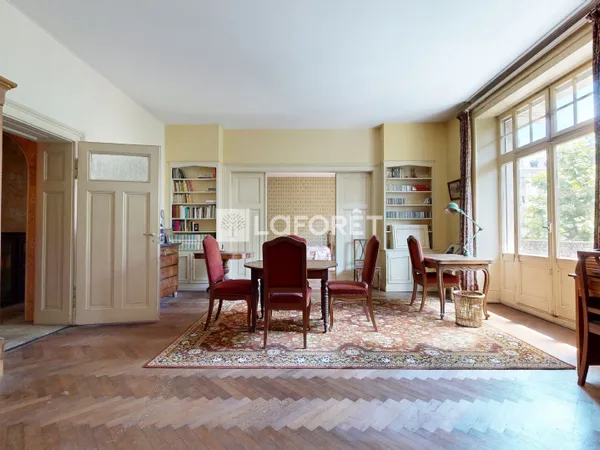 Appartement 6 pièces 181 m²