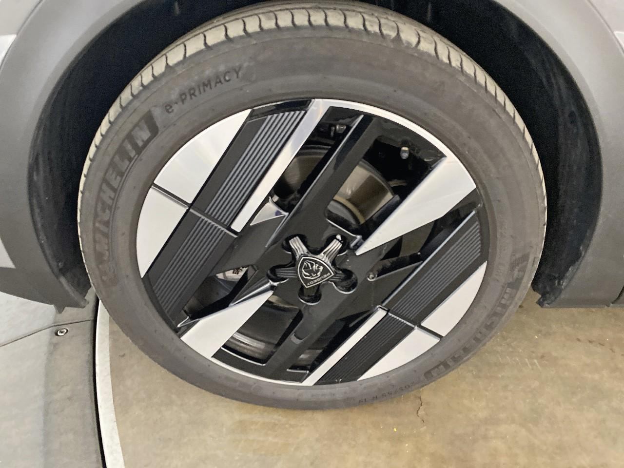 Peugeot 408 hybrid 145 e-dcs6 gt — photo 11