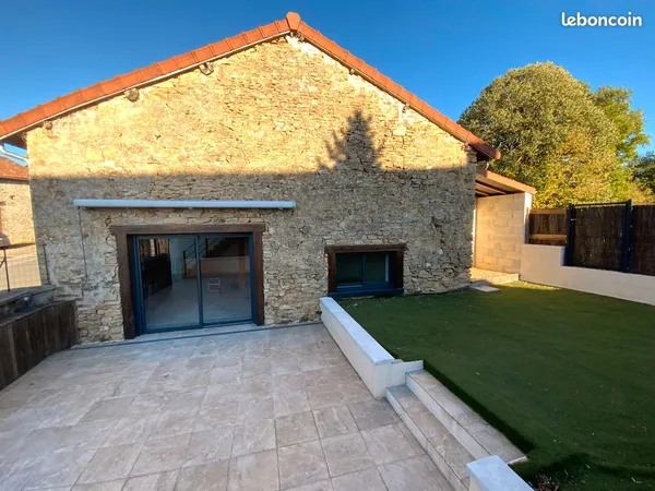 Maison rénovée à louer - Entre Peyrilhac et Chamboret