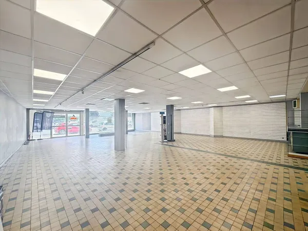 Local commercial 520 m²