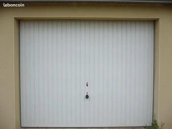 A 56380 Guer, loue box de garage fermé