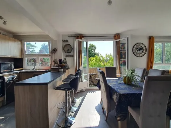 2 pièces 52m2 balcon - 500 mètres du RER