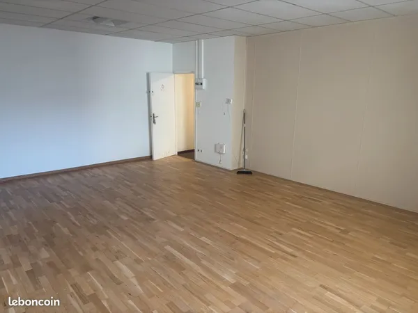 Bureau rénové 37 m² - Saint-Fons - Climatisation