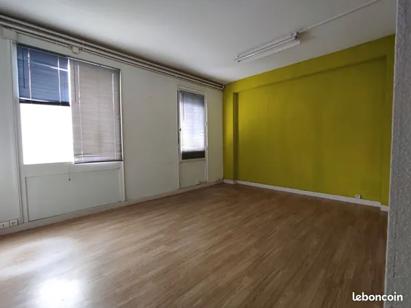 Bureaux 22 m² ARTIGUES PRES BORDEAUX
