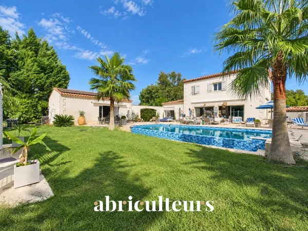 Vends maison ancienne - 293 m² - 10 pièces, 6 chambres - La Barben 13330