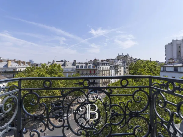 Exclusivité - Paris 17è - Ternes / Carnot - Appartement rénové et climatisé - 5è étage avec balcon e