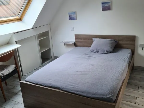 Chambre meublée