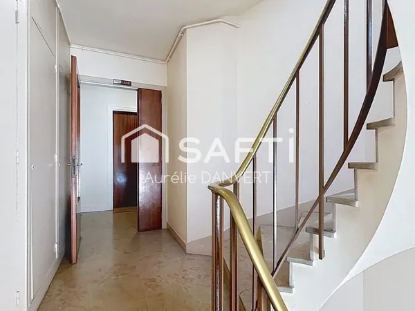 Appartement familial lumineux avec balcon, cave et deux parkings