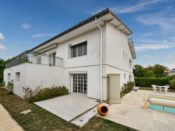 Maison T6 de 160m2 avec garage, piscine et jardin