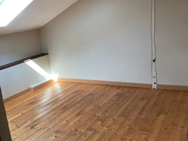 Maison individuelle rénovée avec cour