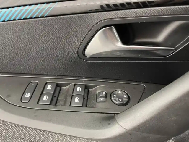 Peugeot 2008 puretech 100 s&amp;s bvm6 — photo 32