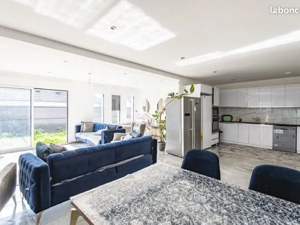 Maison 7 pièces 220 m²