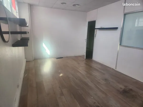 Loue bureau de 19M² climatisé