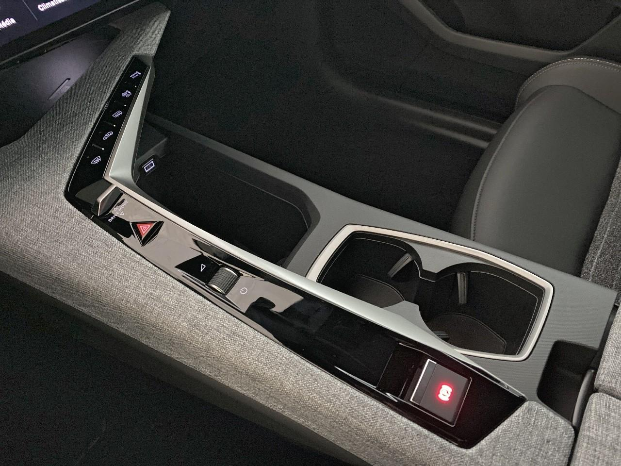 Peugeot 5008 hybrid 145 ch e-dcs6 allure — photo 18