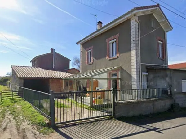 Charmante maison individuelle avec jardin à Périgneux