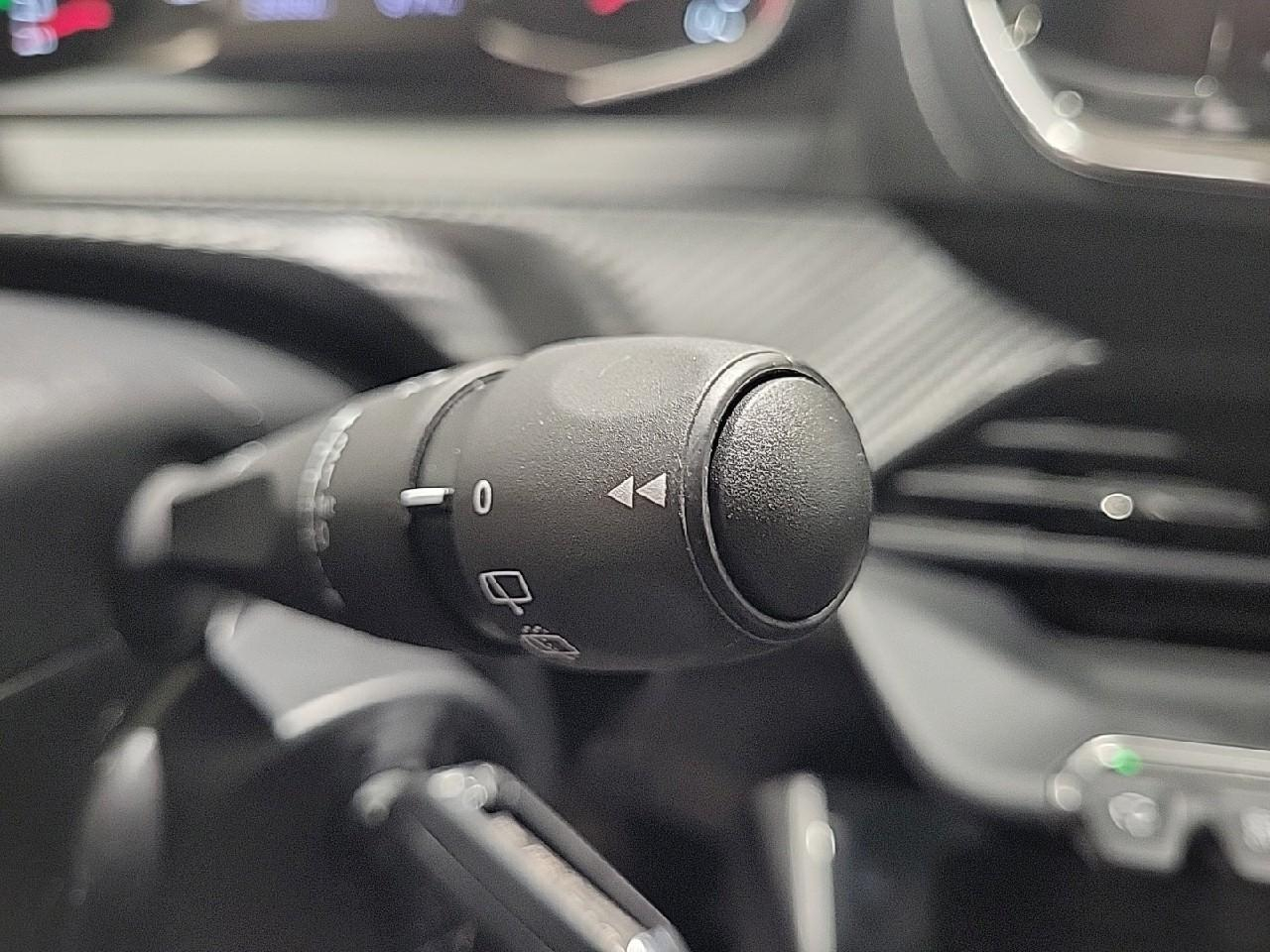 Peugeot 208 puretech 75 s&s bvm5 like — photo 21