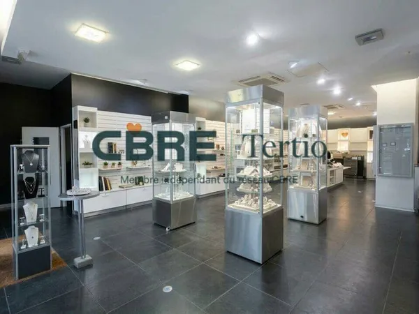 Local commercial 120 m²