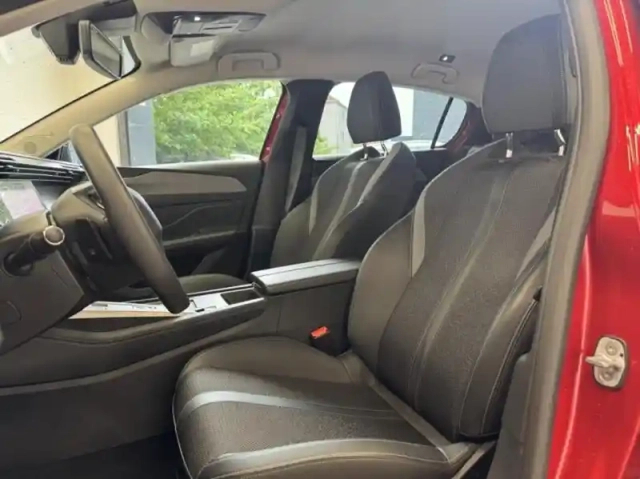 Peugeot 308 phev 180ch allure pack e-eat8 — photo 6