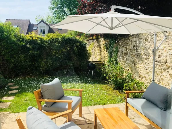 ORGEVAL secteur la verte salle charmante maison 70 m2 env avec jardin de curé de 85 m2 env.